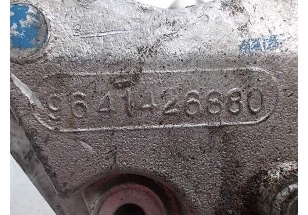 Кронштейн двигуна правий 9641426880